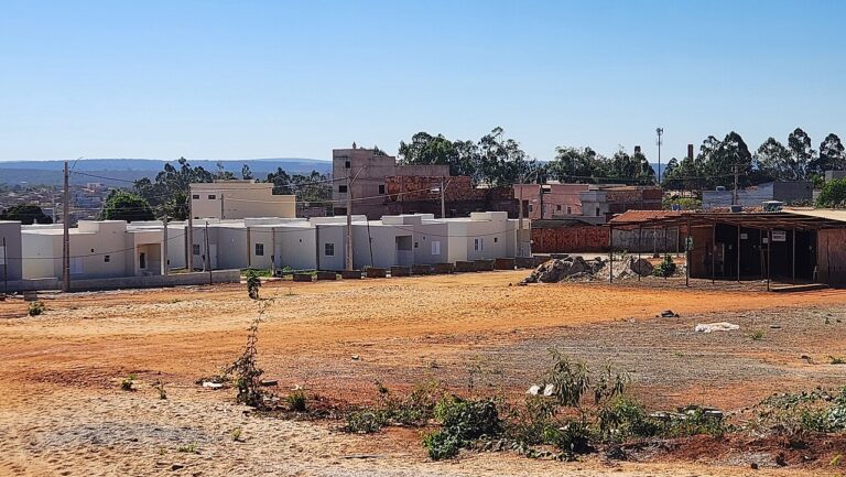 Casas populares recém-construídas do programa Minha Casa Minha Vida em Caetité, Bahia Casas populares recém-construídas do programa Minha Casa Minha Vida em Caetité, Bahia