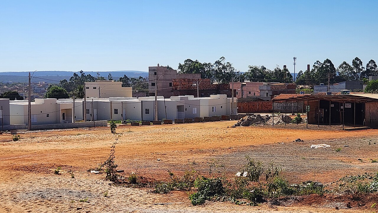 Casas populares recém-construídas do programa Minha Casa Minha Vida em Caetité, Bahia